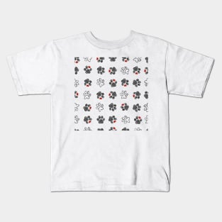 Doodle paw prints red hearts Kids T-Shirt